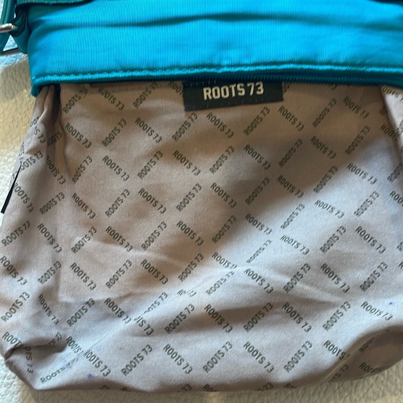 Roots aqua turquoise crossbody bag - adjustable straps; silver hardware - Picture 7 of 12